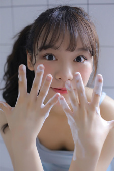 一个吃我乳房一个吃我B